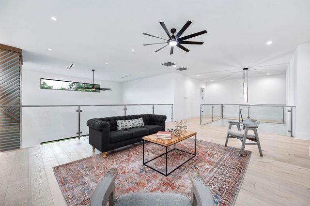 207 W 33rd Street, Houston, TX 77018