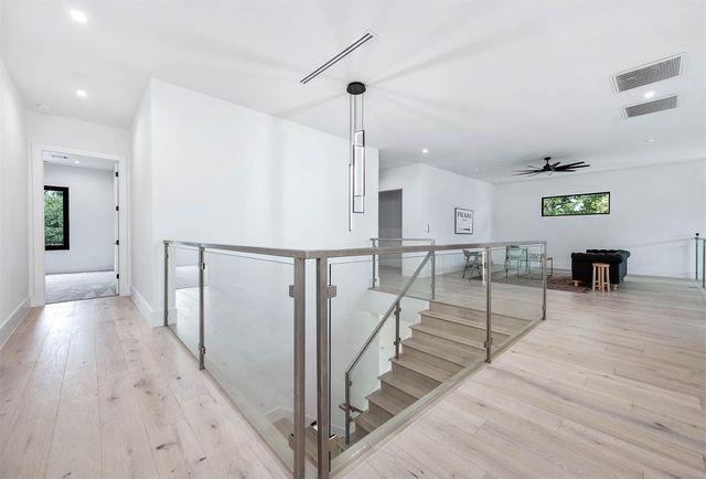 207 W 33rd Street, Houston, TX 77018