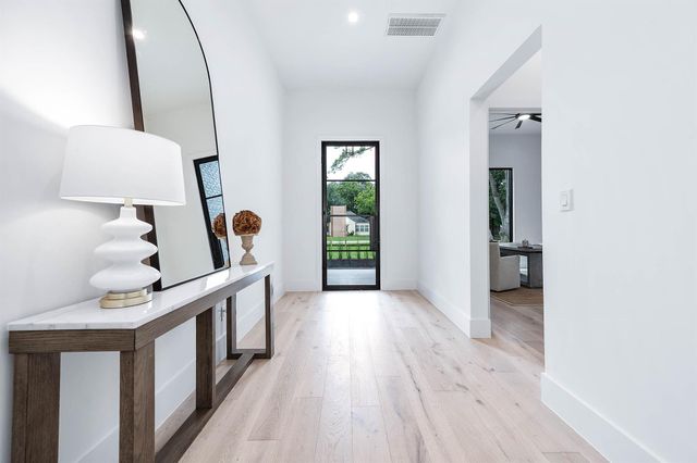 207 W 33rd Street, Houston, TX 77018