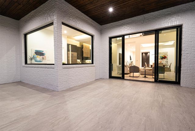 207 W 33rd Street, Houston, TX 77018