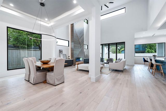 207 W 33rd Street, Houston, TX 77018