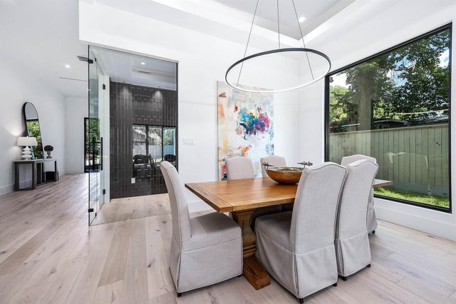 207 W 33rd Street, Houston, TX 77018