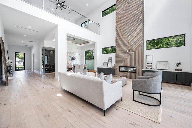 207 W 33rd Street, Houston, TX 77018