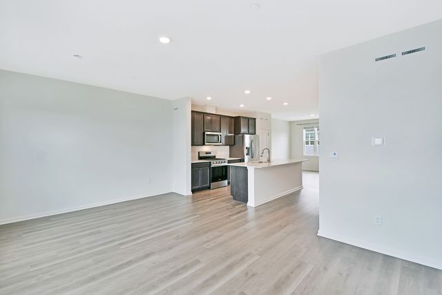 2129 Yellowstone Boulevard, Mundelein, IL 60060