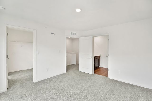 2129 Yellowstone Boulevard, Mundelein, IL 60060