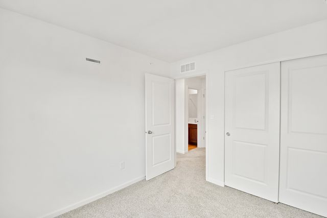 2129 Yellowstone Boulevard, Mundelein, IL 60060