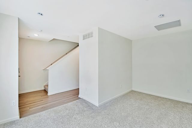 2129 Yellowstone Boulevard, Mundelein, IL 60060