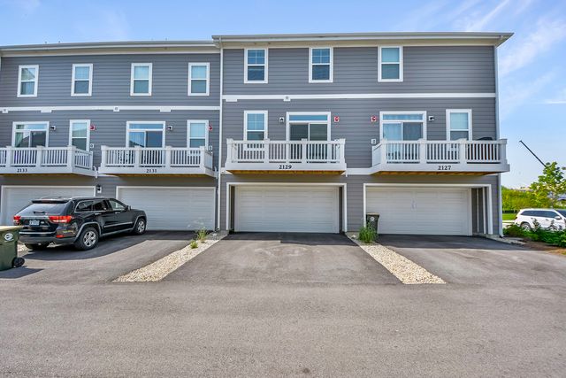 2129 Yellowstone Boulevard, Mundelein, IL 60060