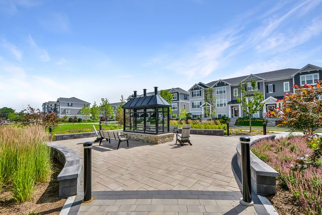 2129 Yellowstone Boulevard, Mundelein, IL 60060