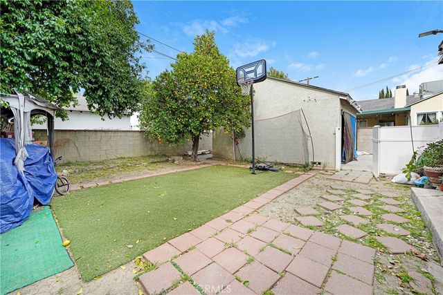 19549 Schoolcraft, Reseda, CA 91335