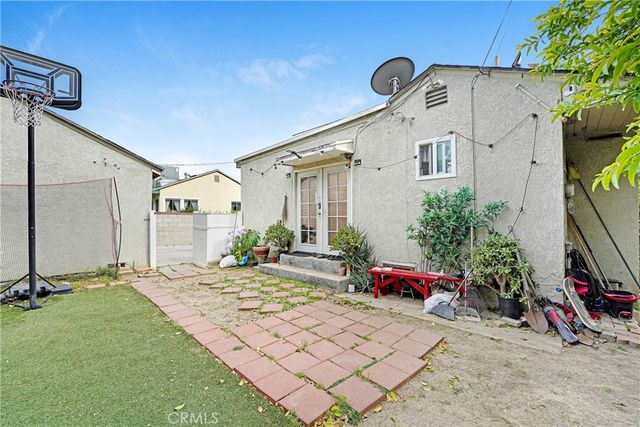 19549 Schoolcraft, Reseda, CA 91335