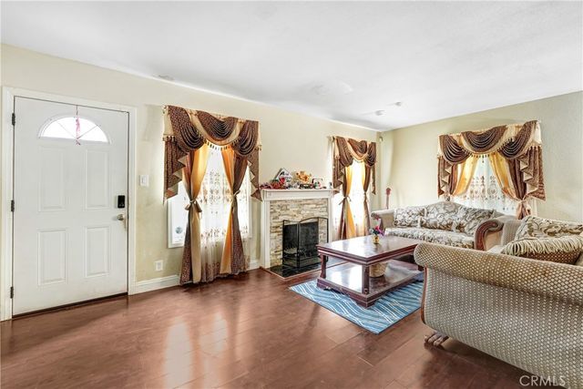 19549 Schoolcraft, Reseda, CA 91335