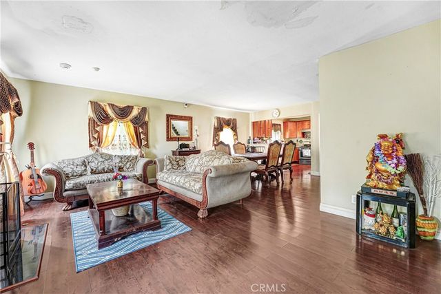19549 Schoolcraft, Reseda, CA 91335