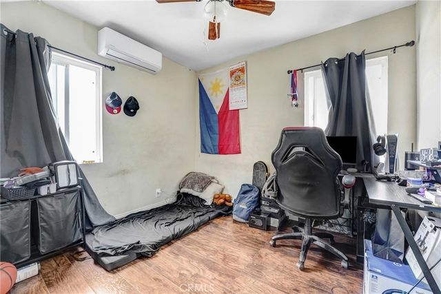 19549 Schoolcraft, Reseda, CA 91335