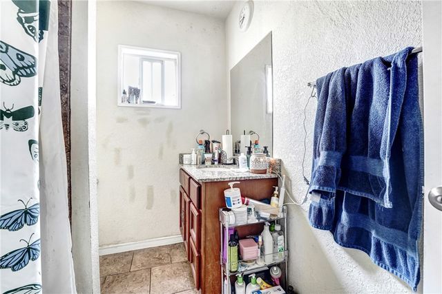 19549 Schoolcraft, Reseda, CA 91335