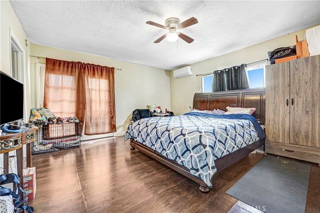 19549 Schoolcraft, Reseda, CA 91335