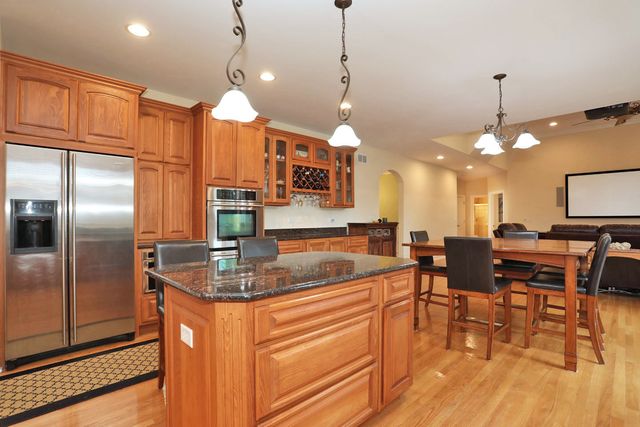310 Jennifer Lane, Roselle, IL 60172
