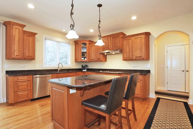 310 Jennifer Lane, Roselle, IL 60172