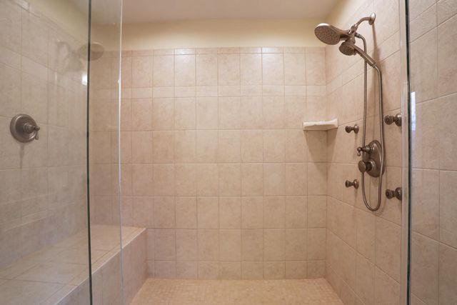 310 Jennifer Lane, Roselle, IL 60172