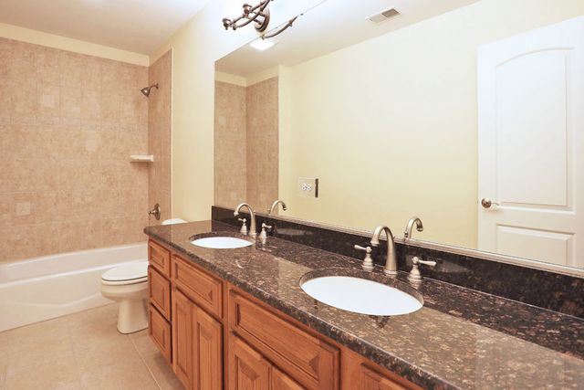 310 Jennifer Lane, Roselle, IL 60172