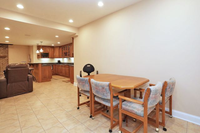 310 Jennifer Lane, Roselle, IL 60172