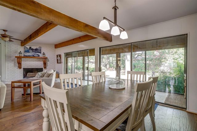 124 Cliffside Drive S, Burleson, TX 76028