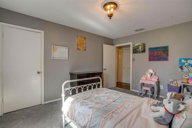 124 Cliffside Drive S, Burleson, TX 76028