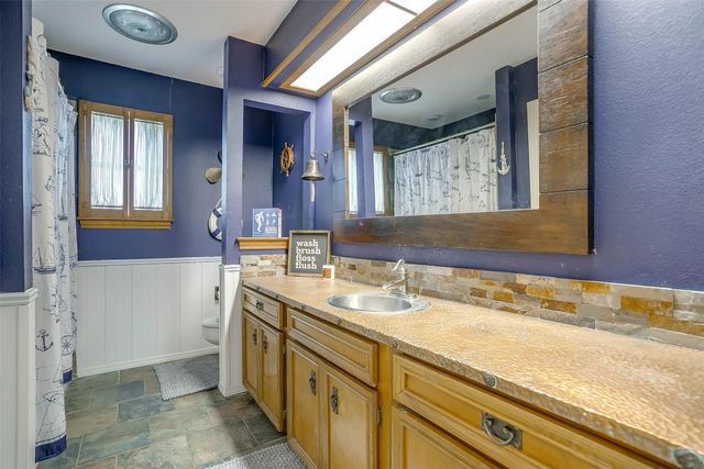 124 Cliffside Drive S, Burleson, TX 76028