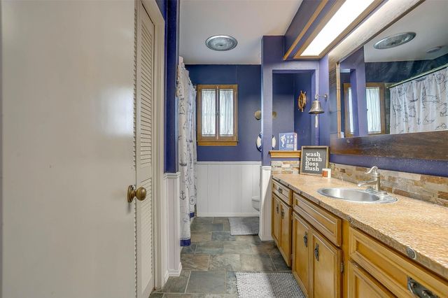 124 Cliffside Drive S, Burleson, TX 76028
