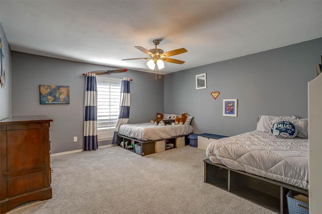 124 Cliffside Drive S, Burleson, TX 76028