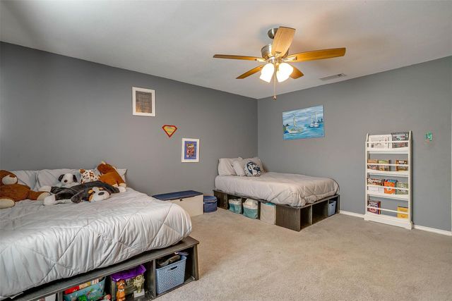 124 Cliffside Drive S, Burleson, TX 76028