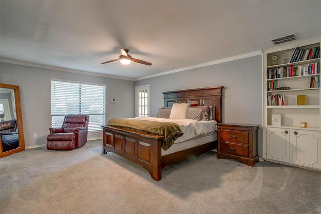 124 Cliffside Drive S, Burleson, TX 76028