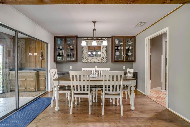 124 Cliffside Drive S, Burleson, TX 76028