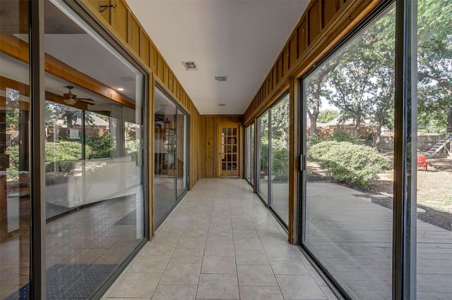 124 Cliffside Drive S, Burleson, TX 76028