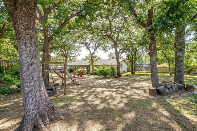 124 Cliffside Drive S, Burleson, TX 76028