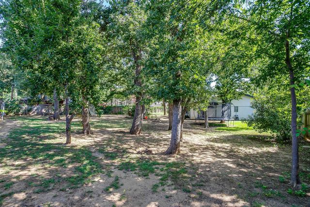 124 Cliffside Drive S, Burleson, TX 76028