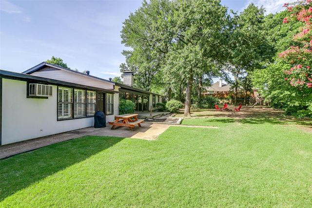 124 Cliffside Drive S, Burleson, TX 76028