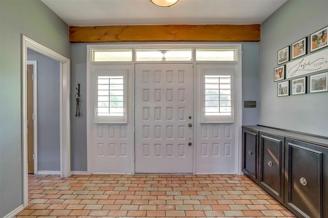 124 Cliffside Drive S, Burleson, TX 76028