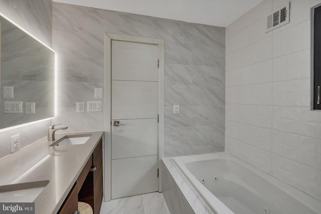 6170 HOWELLS RD, Alexandria, VA 22310