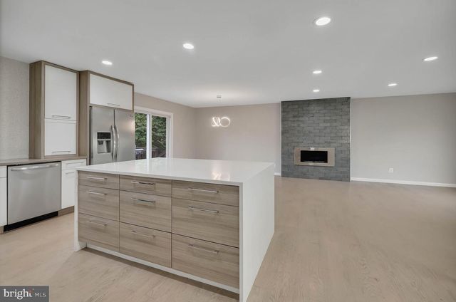 6170 HOWELLS RD, Alexandria, VA 22310