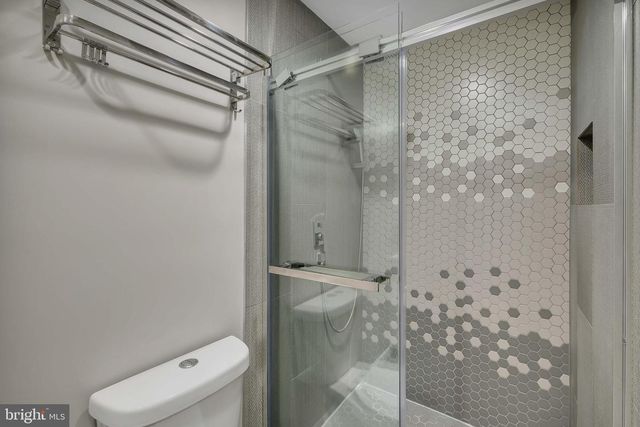6170 HOWELLS RD, Alexandria, VA 22310
