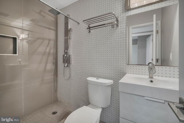 6170 HOWELLS RD, Alexandria, VA 22310