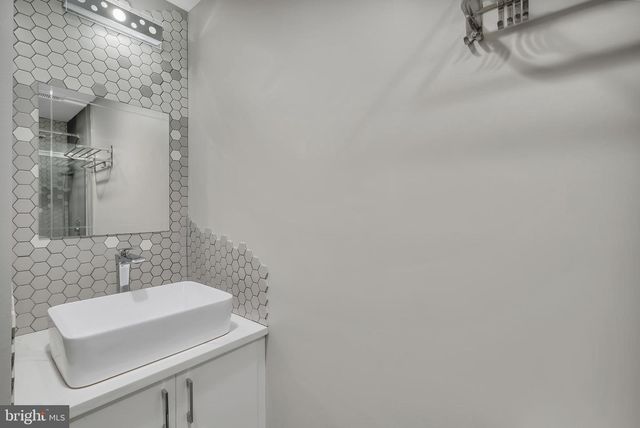 6170 HOWELLS RD, Alexandria, VA 22310