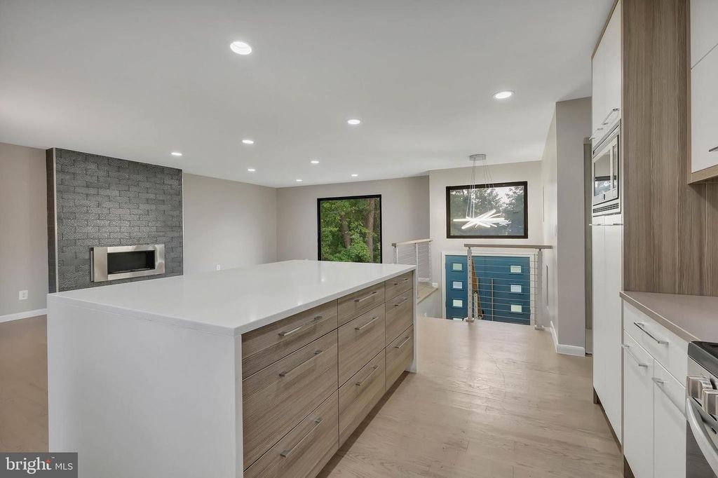 6170 HOWELLS RD, Alexandria, VA 22310