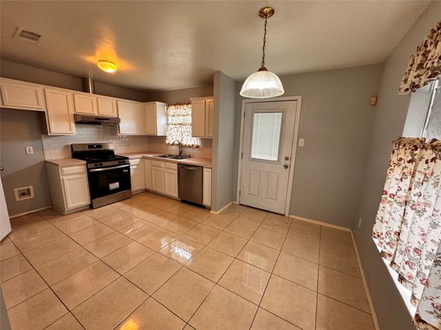 4470 Falls Drive, Dallas, TX 75211