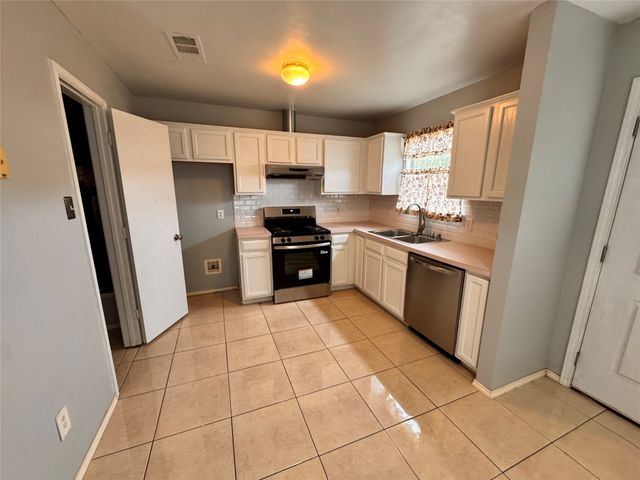 4470 Falls Drive, Dallas, TX 75211