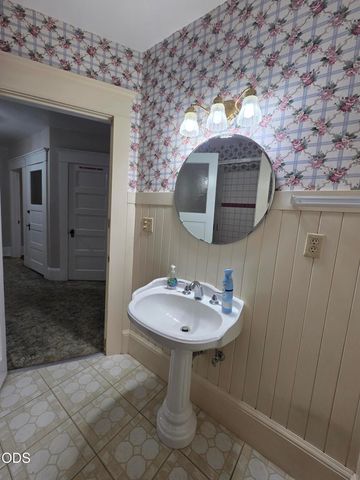 612 NW 3rd Street, Grants Pass, OR 97526