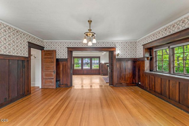 612 NW 3rd Street, Grants Pass, OR 97526