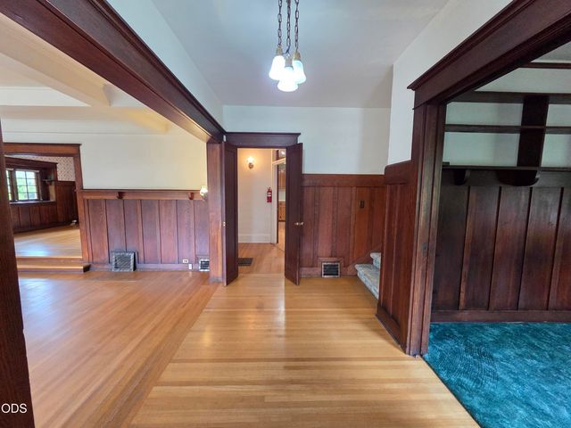 612 NW 3rd Street, Grants Pass, OR 97526