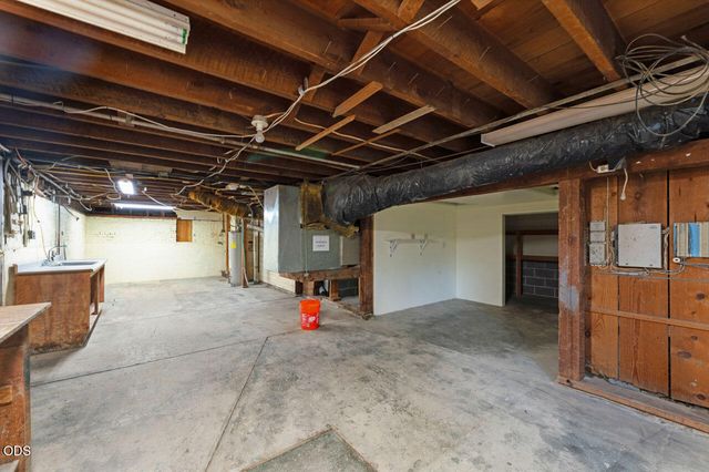 612 NW 3rd Street, Grants Pass, OR 97526